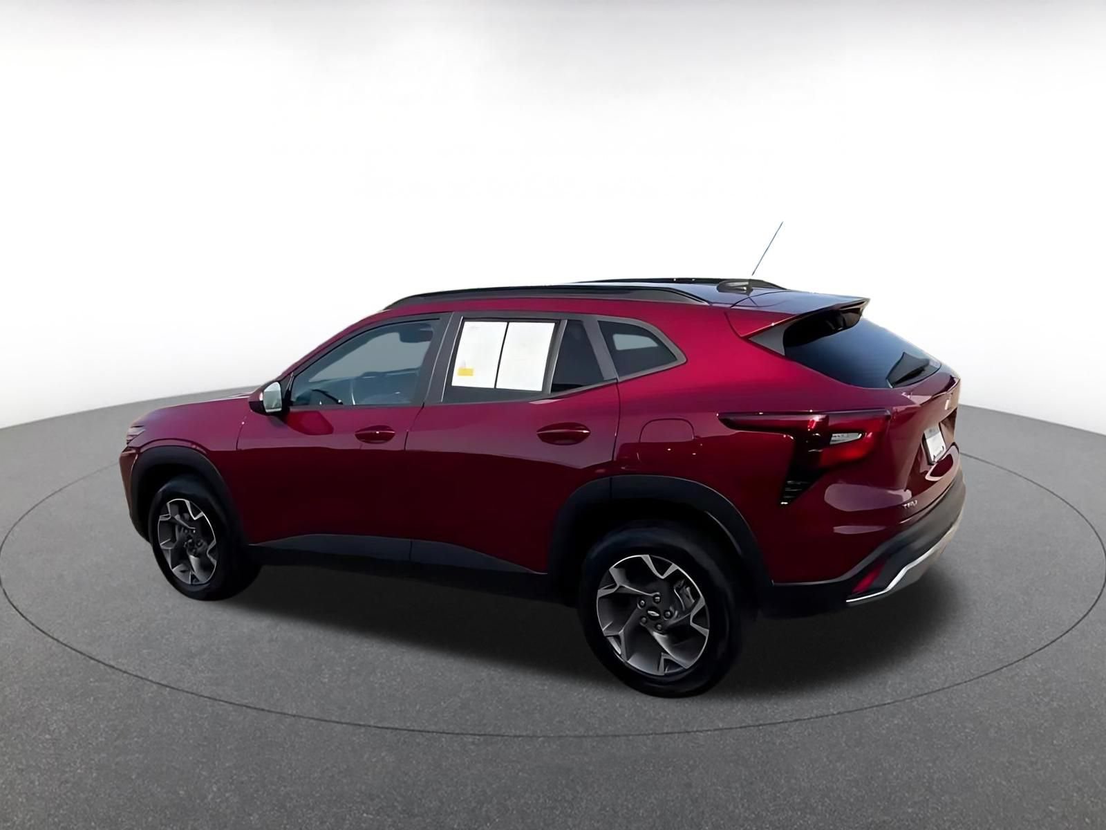 Used 2025 Chevrolet Trax LT w/ LT Convenience Package FWD image 8