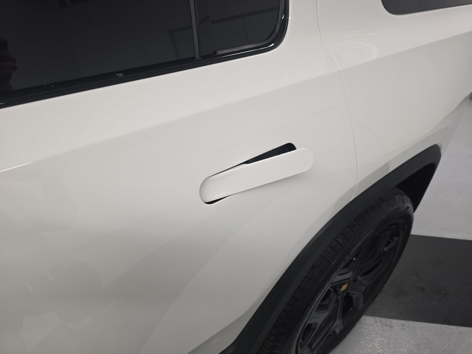 Used 2024 Rivian R1S Adventure AWD/4WD image 36