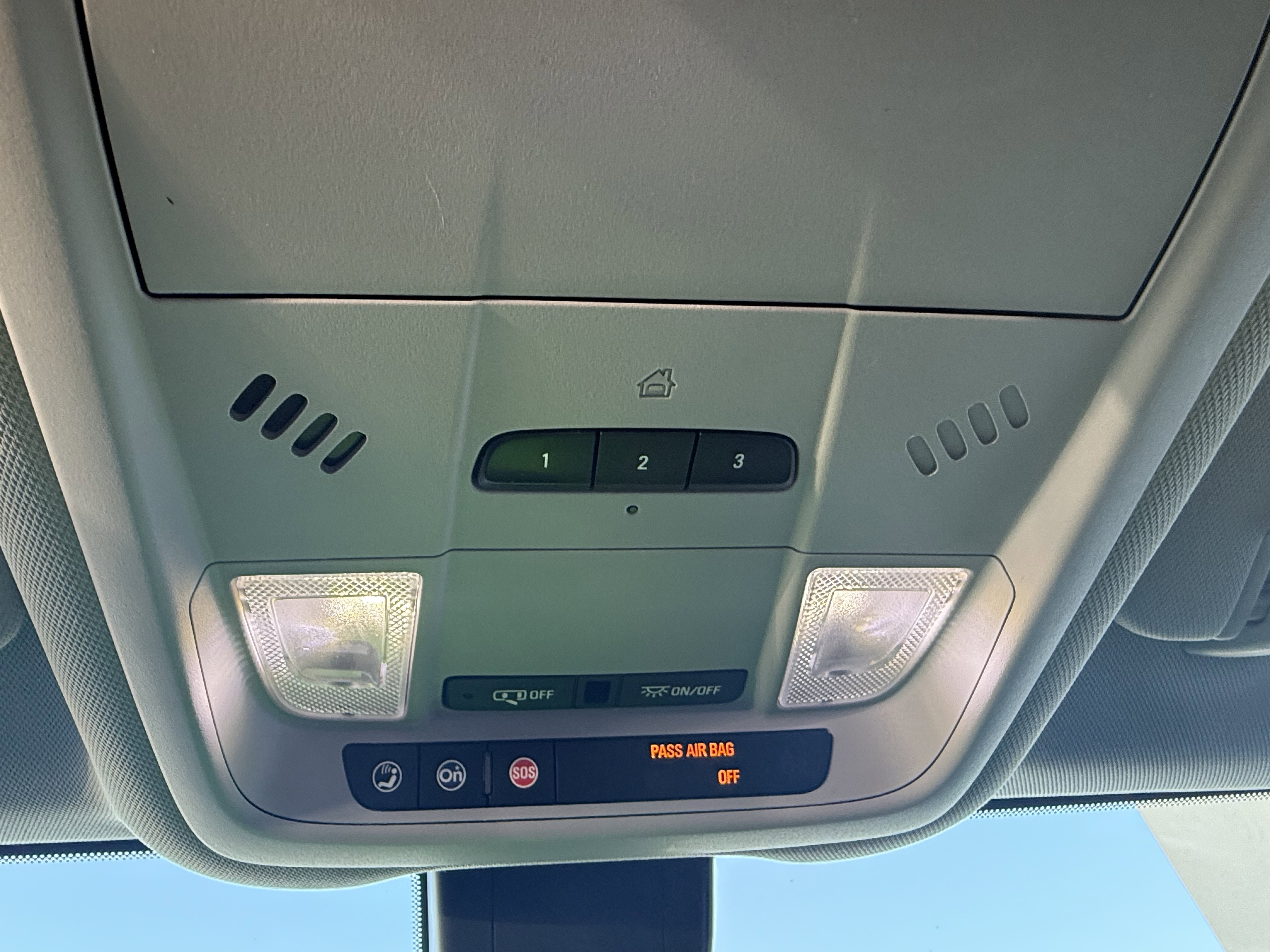 Used 2018 Chevrolet Equinox Premier image 19