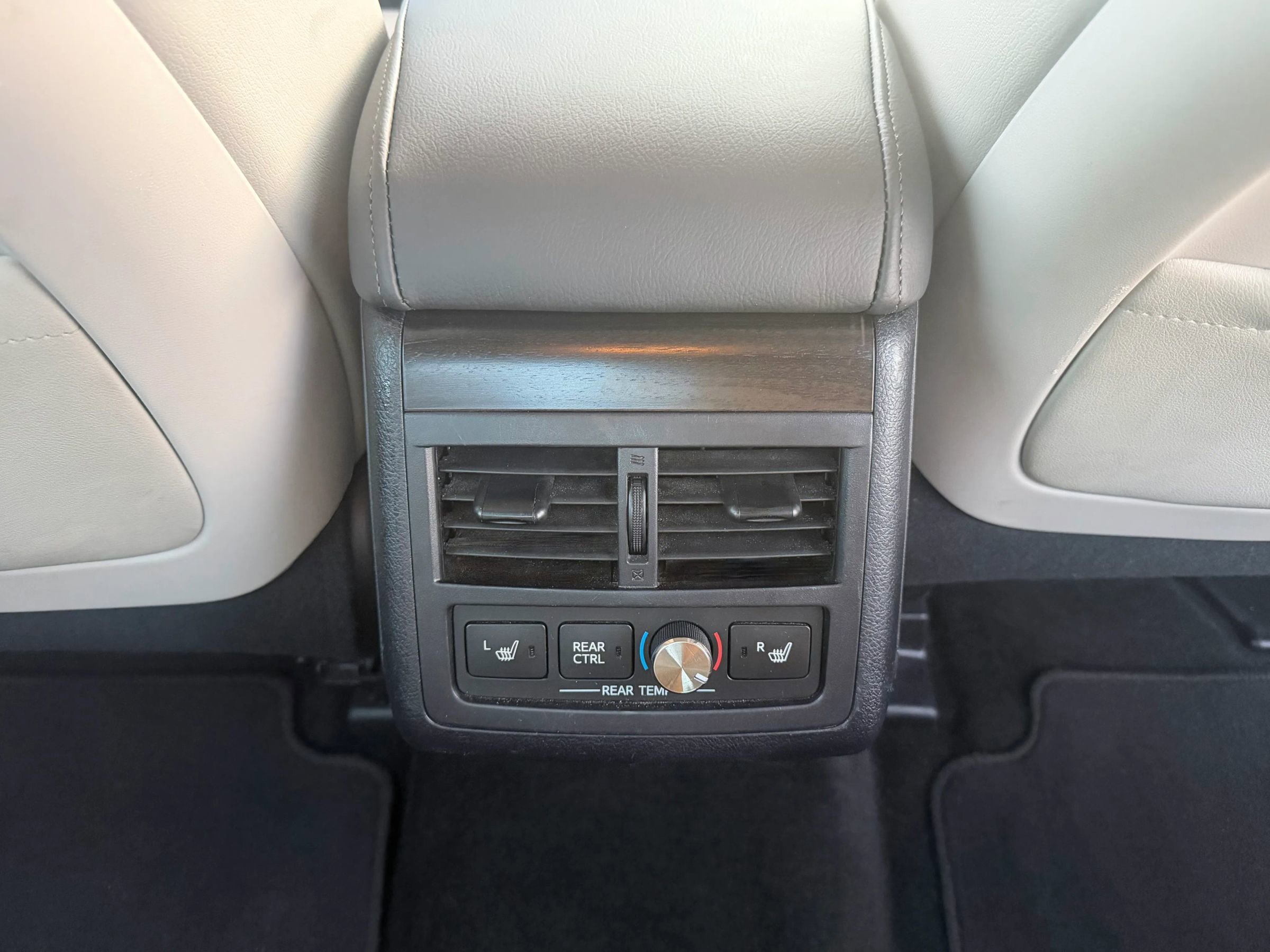 Used 2018 Toyota Avalon Limited image 35