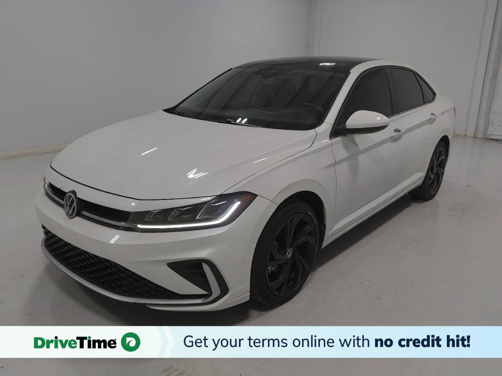 Used 2025 Volkswagen Jetta SE FWD image 1