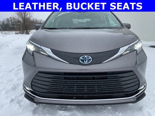 Used 2024 Toyota Sienna XLE image 2