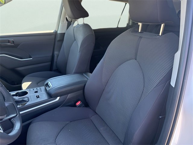 Used 2024 Toyota Highlander LE image 27