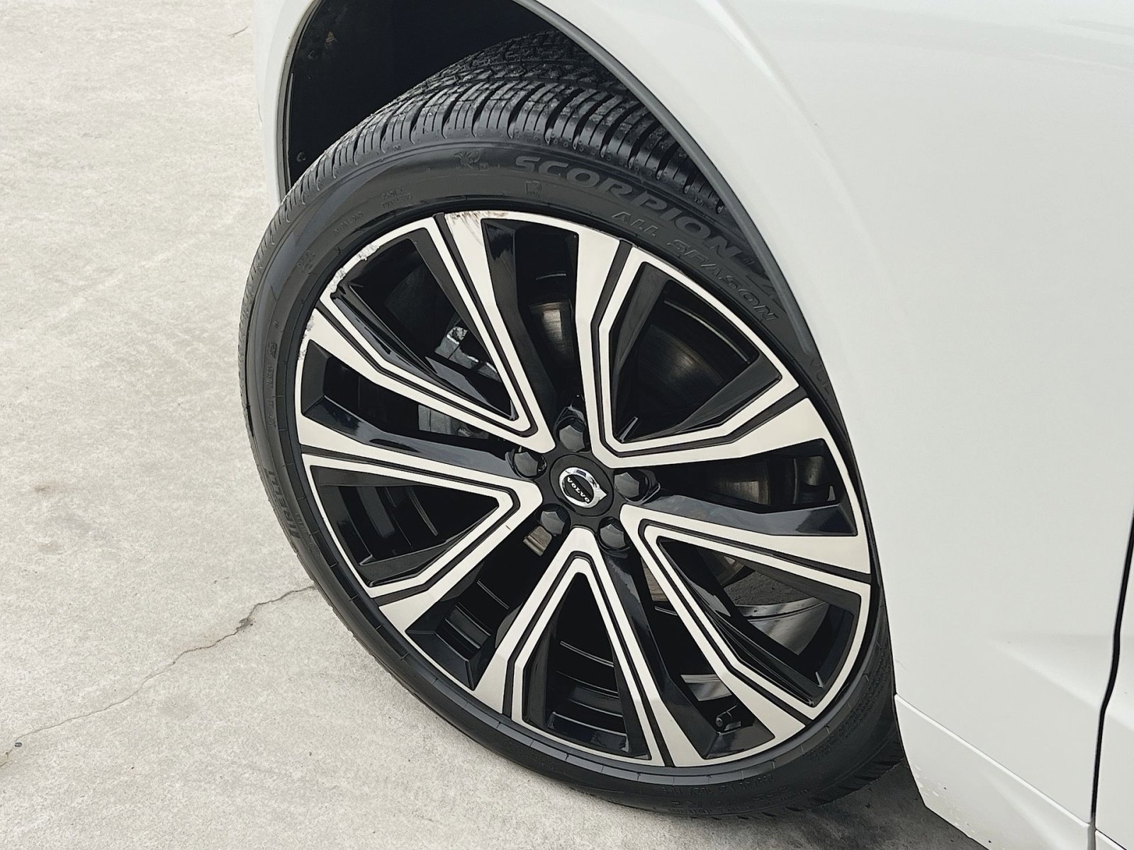 Certified 2023 Volvo XC60 B5 Ultimate image 12