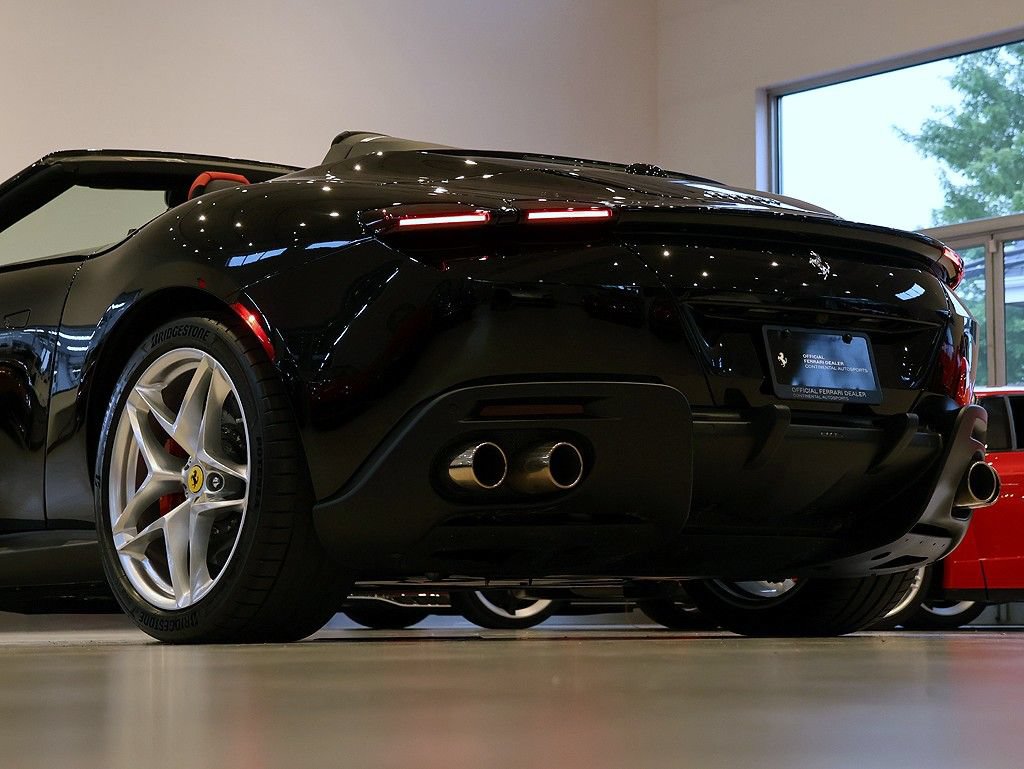 Certified 2025 Ferrari Roma Spider RWD image 77