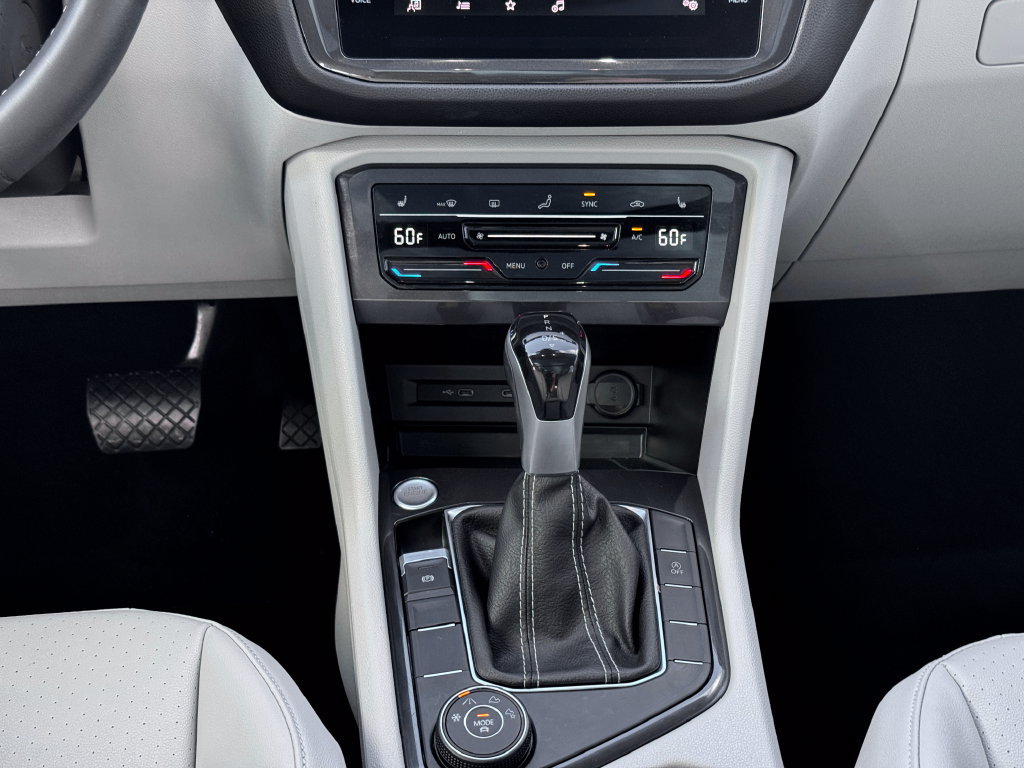 Used 2022 Volkswagen Tiguan SE w/ Panoramic Sunroof Package AWD/4WD image 32