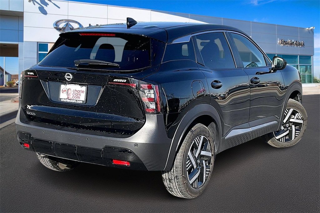 Used 2025 Nissan Kicks SV image 2