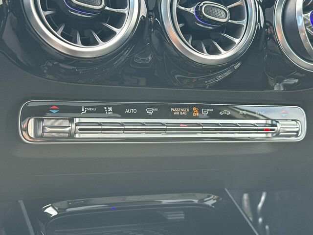 Used 2025 Mercedes-Benz GLA 250 4MATIC image 26