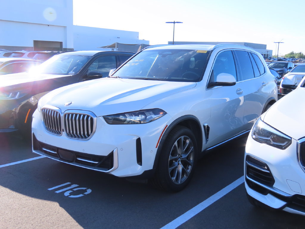 Used 2024 BMW X5 xDrive40i w/ Parking Assistance Package AWD/4WD image 2