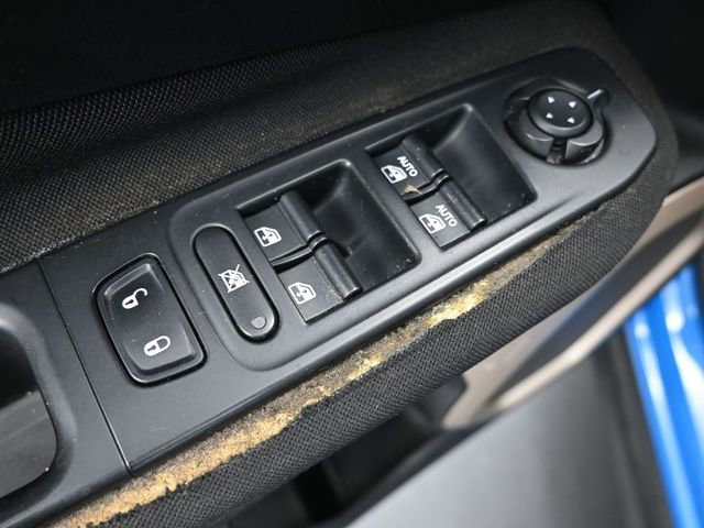 Used 2015 Jeep Renegade Latitude image 12