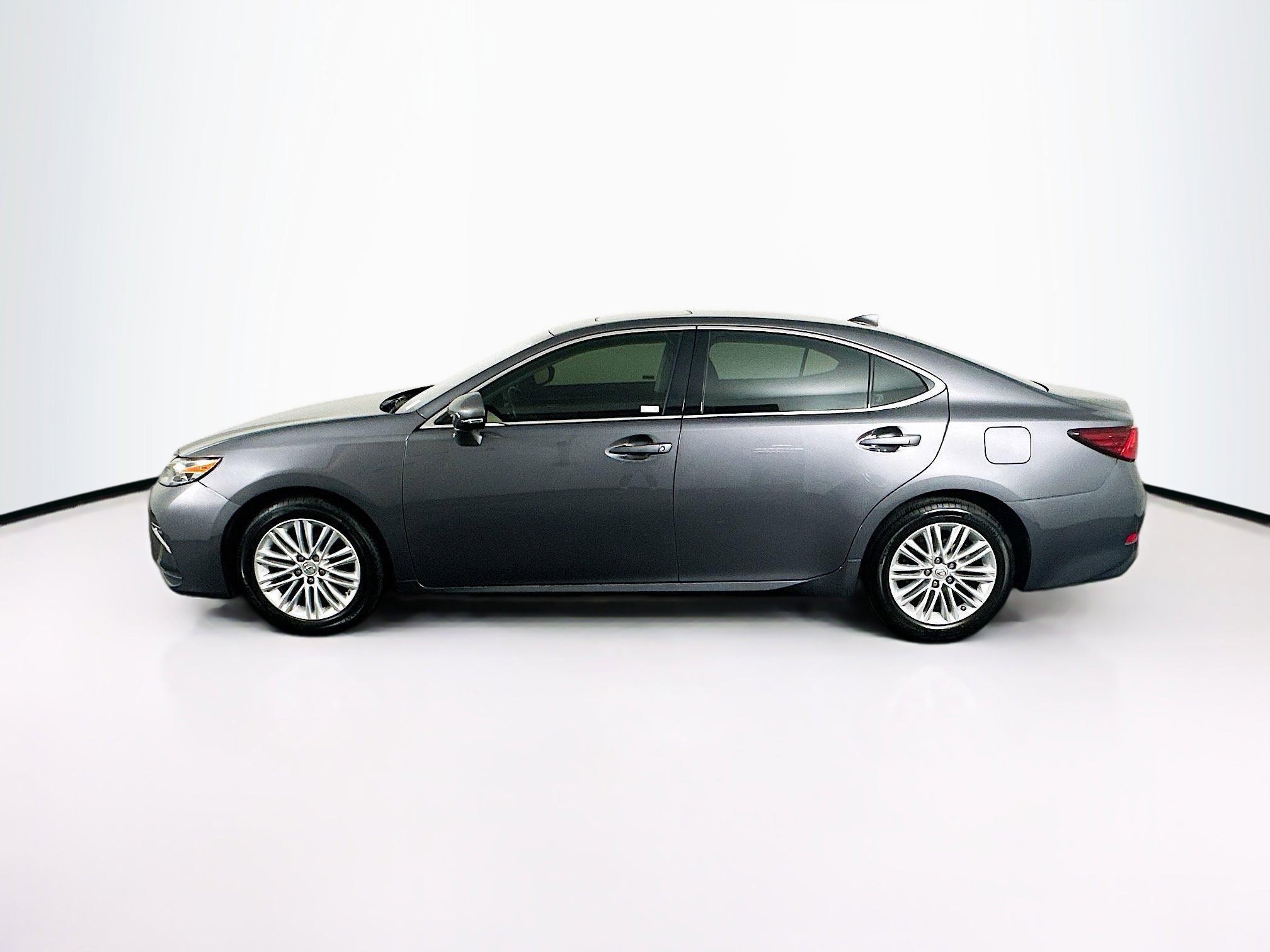 Used 2016 Lexus ES 350 w/ Premium Package w/Wood Trim image 4