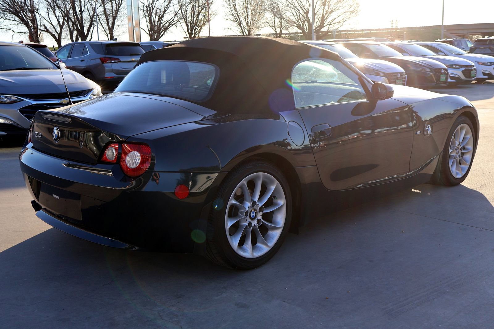 Used 2005 BMW Z4 2.5i image 13