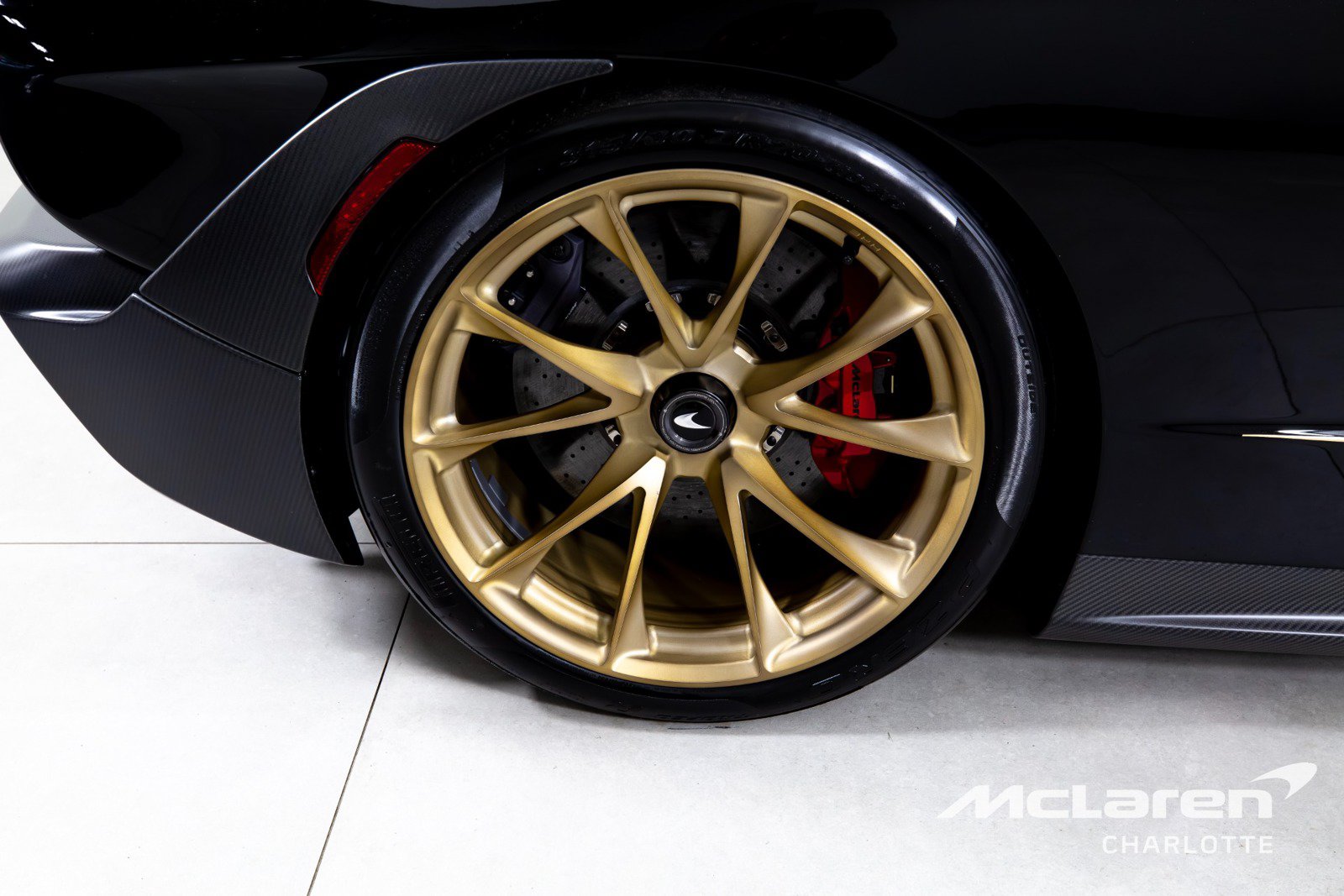 Used 2019 McLaren Senna RWD image 29