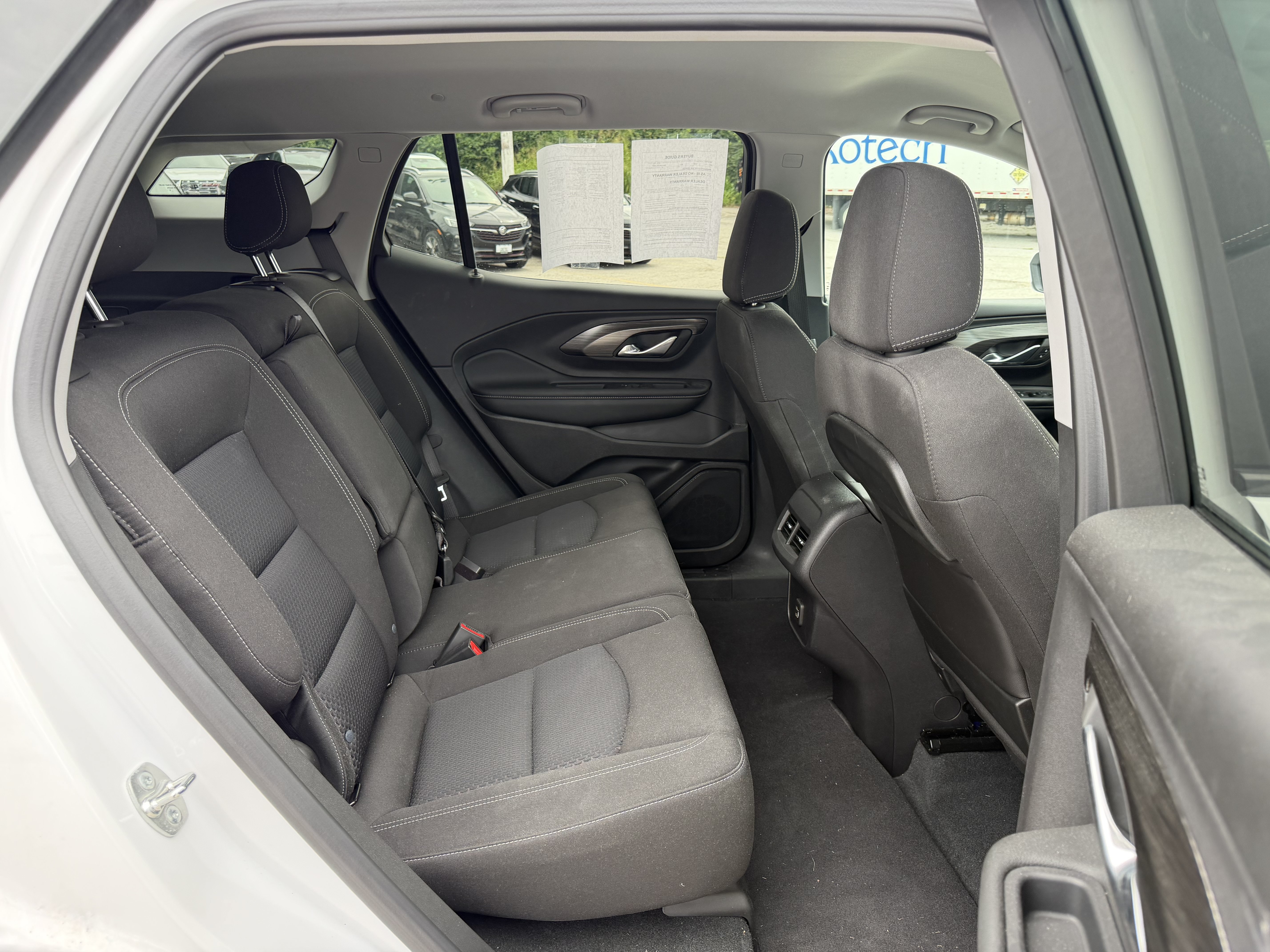 Used 2024 GMC Terrain SLE FWD image 10