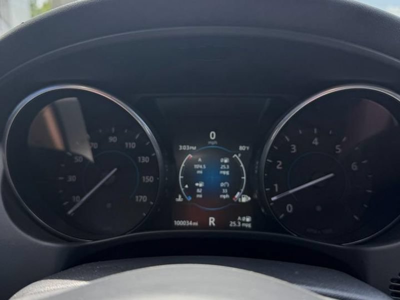 Used 2017 Jaguar XE Premium RWD image 18