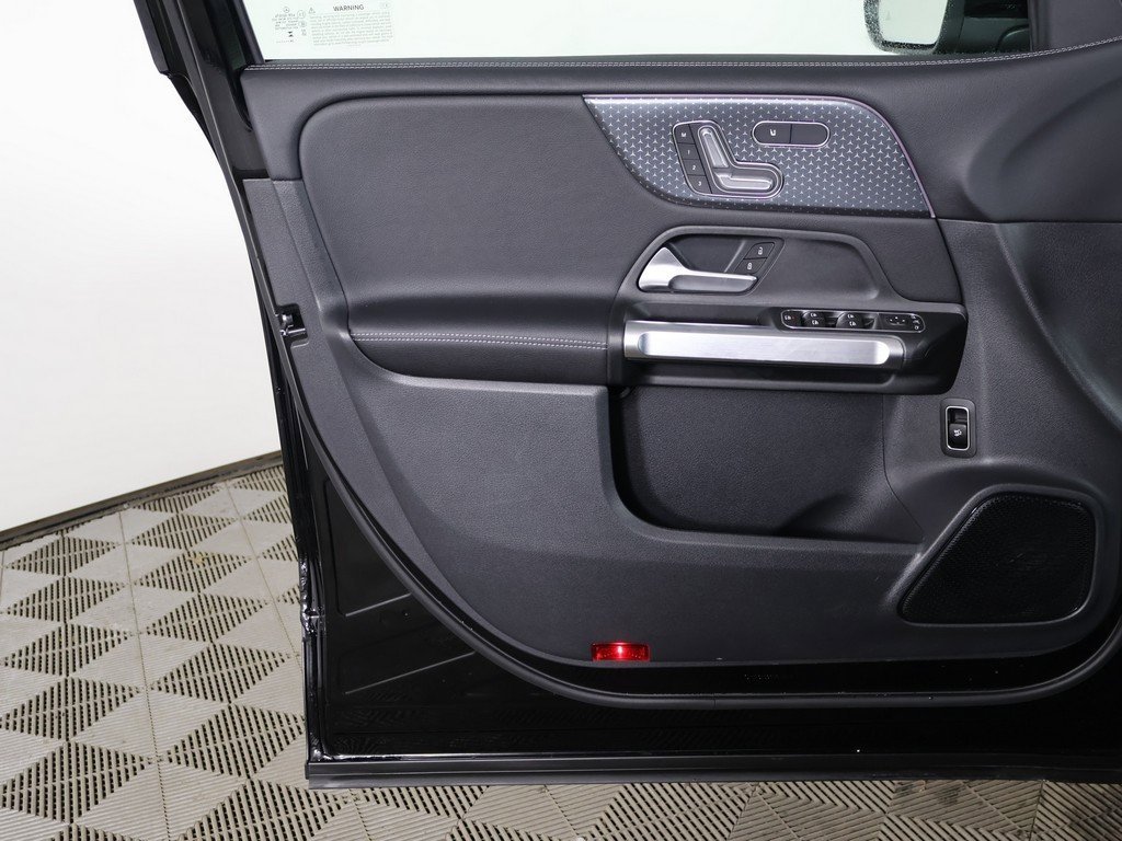 Used 2025 Mercedes-Benz GLB 250 4MATIC image 20