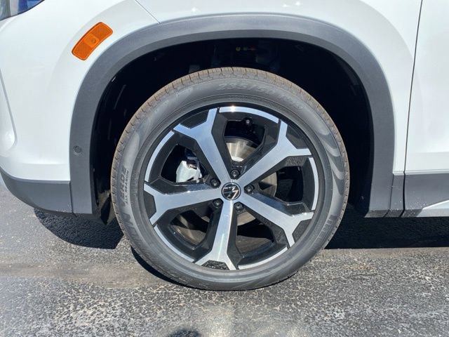 New 2025 Volkswagen Tiguan SE image 18