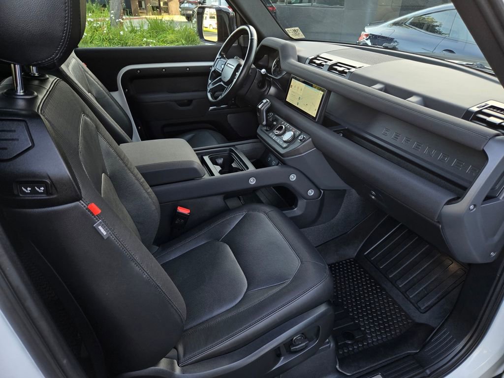 Used 2023 Land Rover Defender 90 X-Dynamic SE AWD/4WD image 17