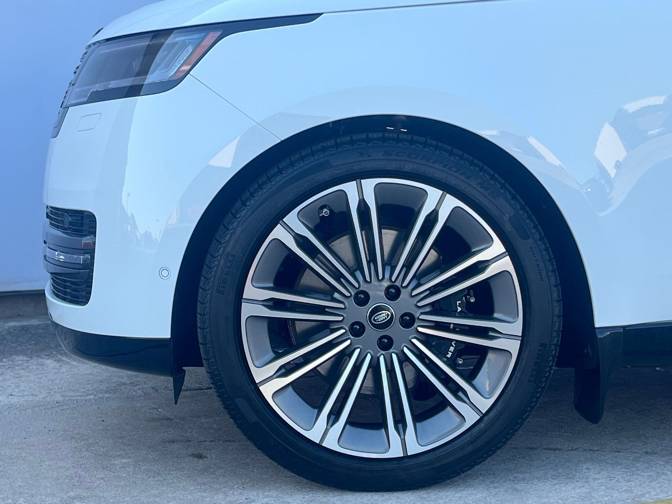New 2025 Land Rover Range Rover Long Wheelbase SE image 11