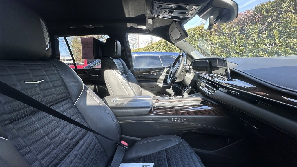 Used 2023 Cadillac Escalade Sport Platinum w/ LPO, ONYX Package image 4
