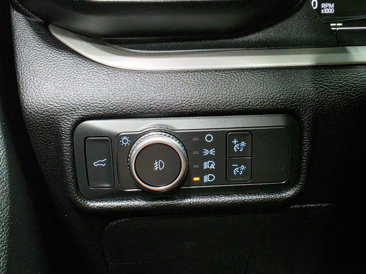 Used 2021 Ford Explorer XLT w/ Equipment Group 202A AWD/4WD image 41