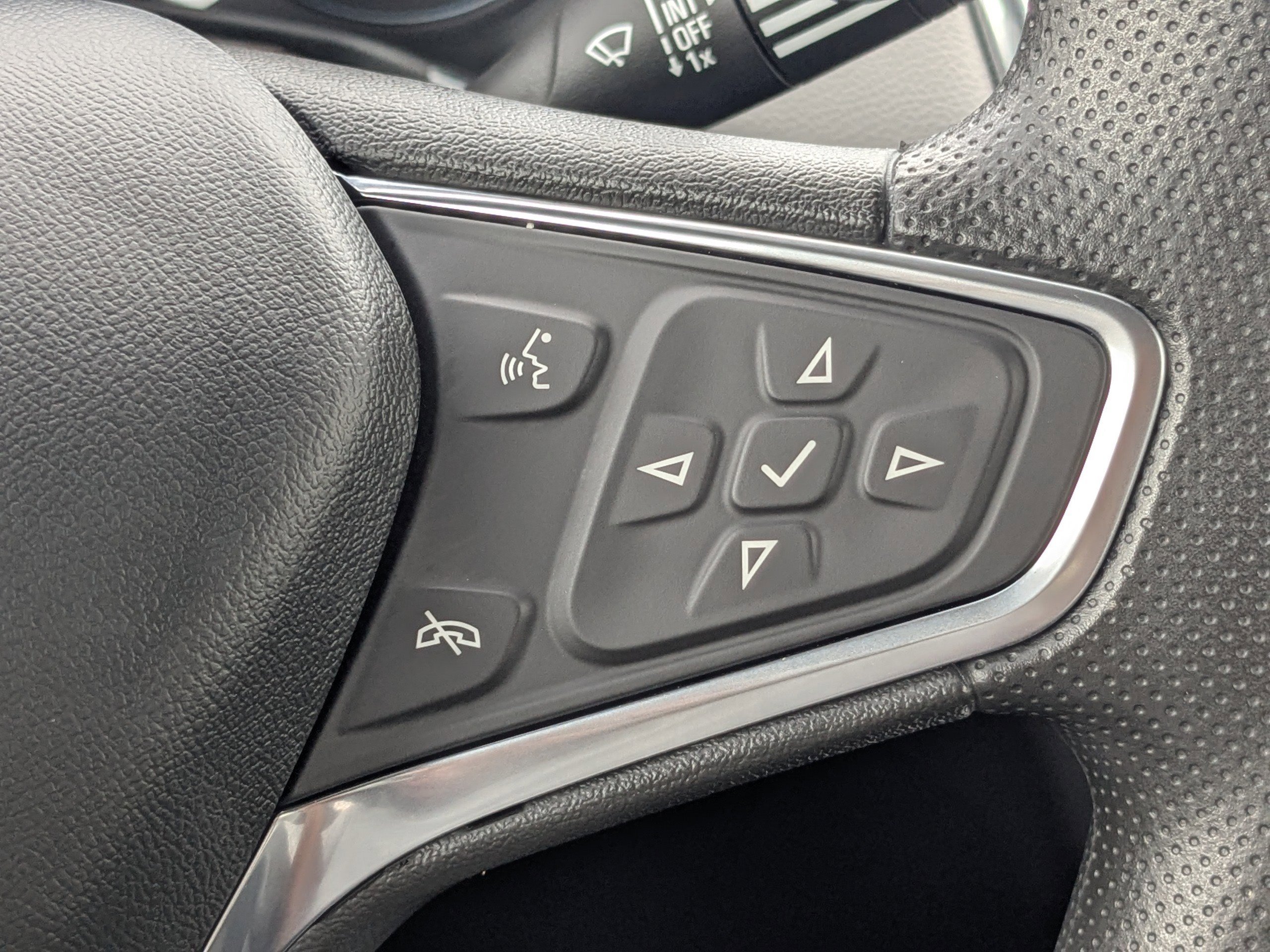 Used 2024 Chevrolet Equinox LS w/ LS Convenience Package image 25