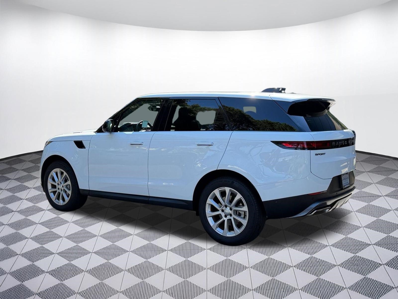 Used 2025 Land Rover Range Rover Sport SE AWD/4WD image 3