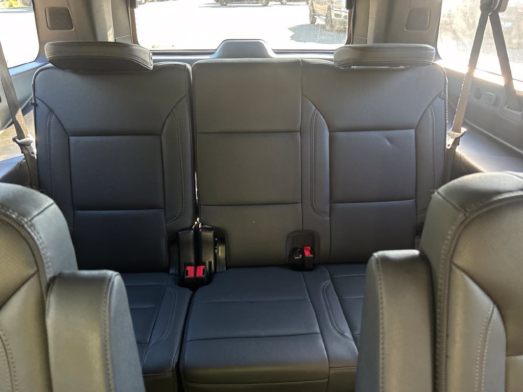 Used 2025 Chevrolet Suburban High Country AWD/4WD image 18