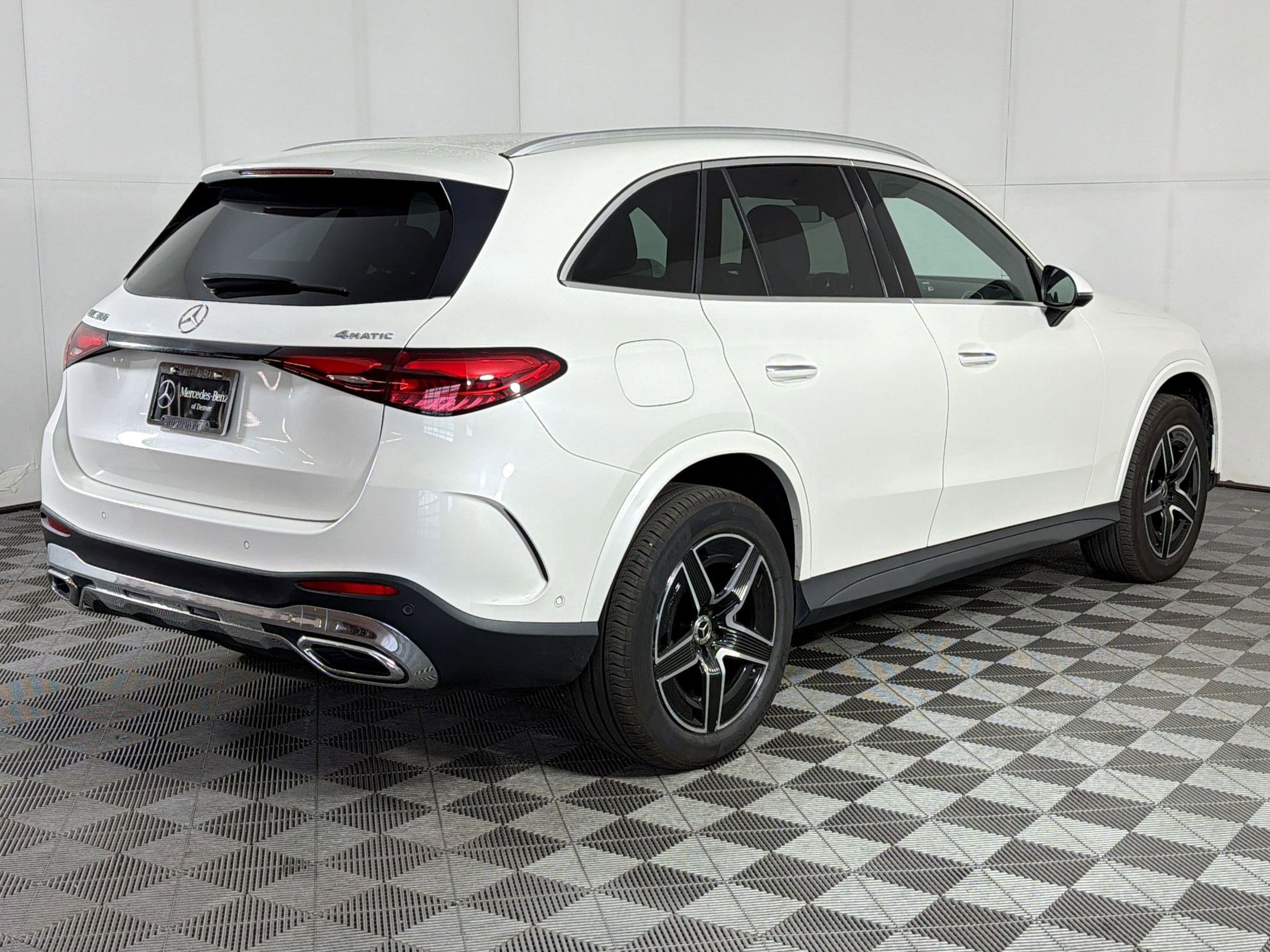 Used 2023 Mercedes-Benz GLC 300 4MATIC image 9