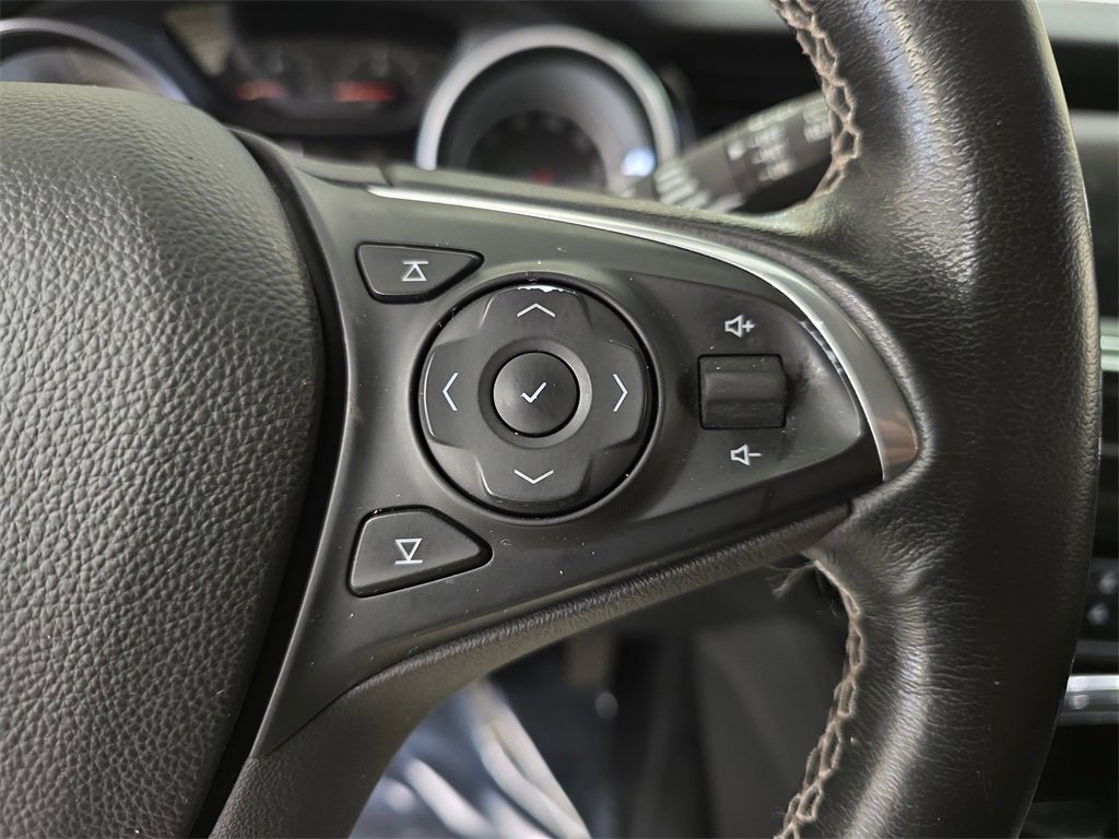 Used 2018 Buick Regal Essence w/ Driver Confidence Package #1 image 21