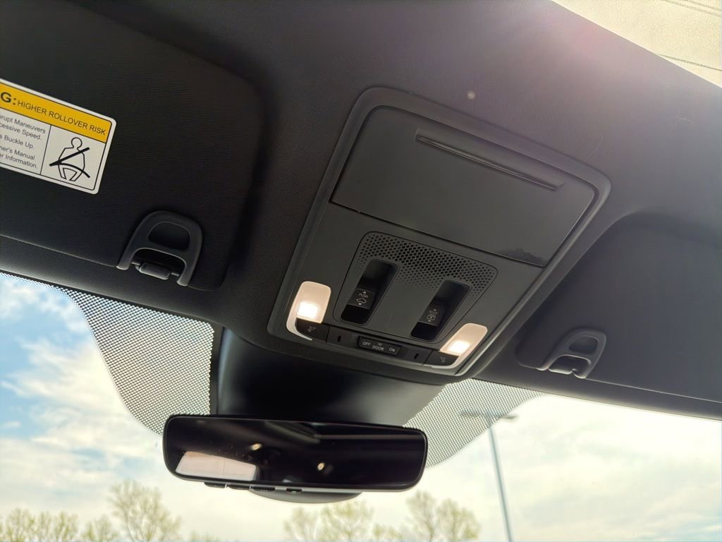 Used 2023 Honda Pilot TrailSport image 14