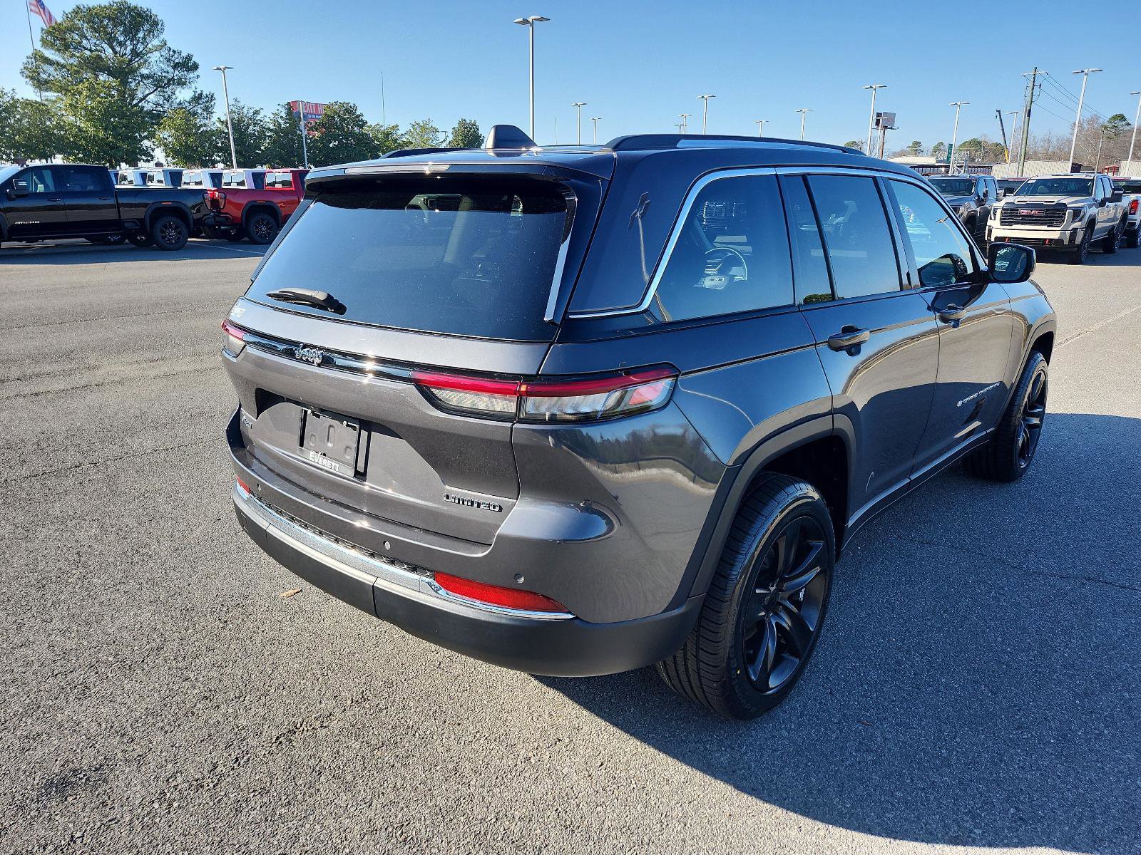 Used 2022 Jeep Grand Cherokee Limited w/ Trailer Tow Prep Group (B) image 3