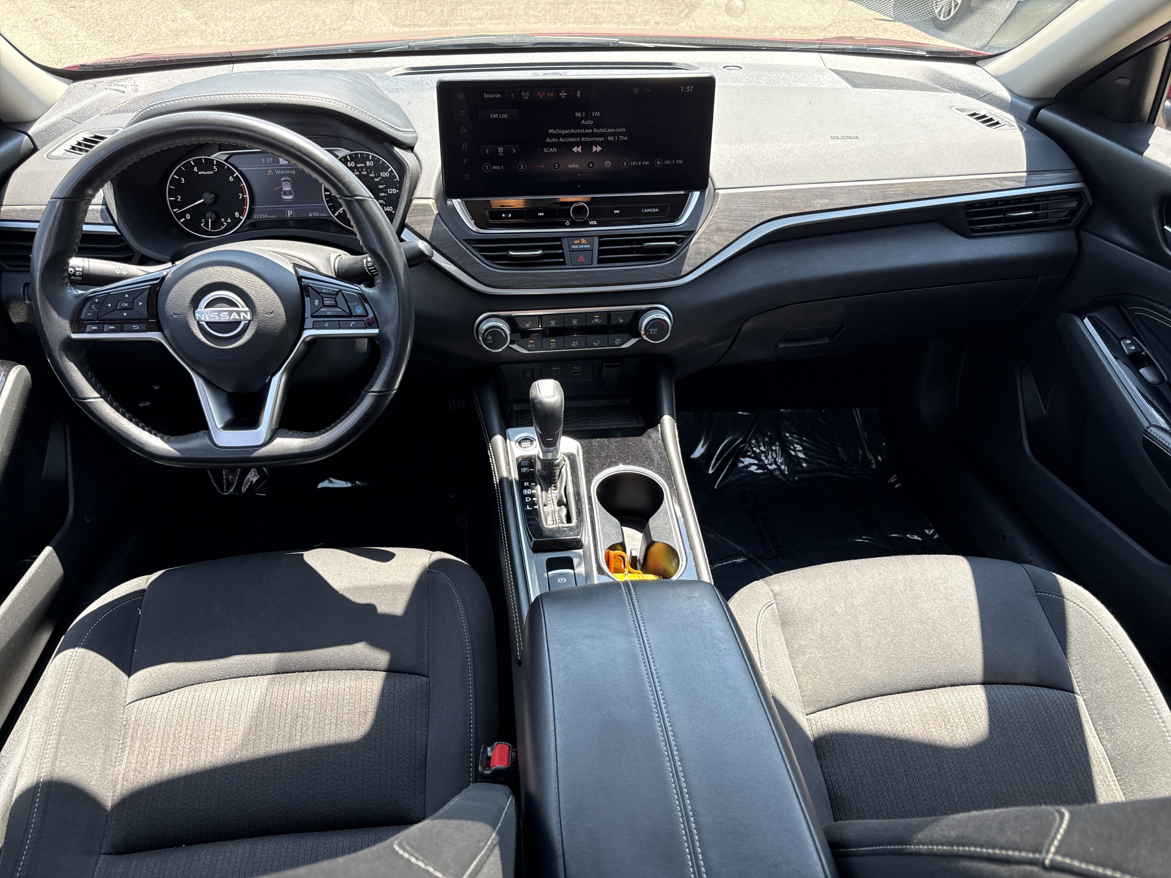 Used 2023 Nissan Altima 2.5 SV w/ SV Premium Package AWD/4WD image 18