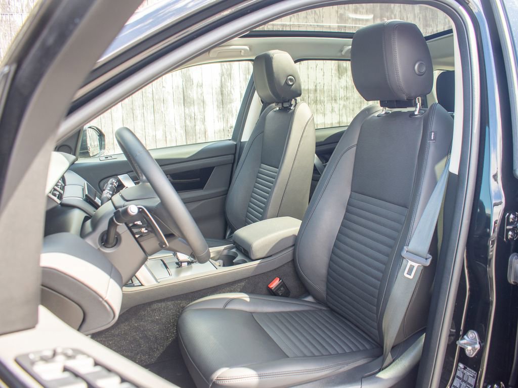 Used 2025 Land Rover Discovery Sport S image 20