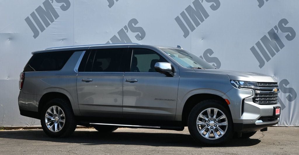 Used 2023 Chevrolet Suburban Premier RWD image 3