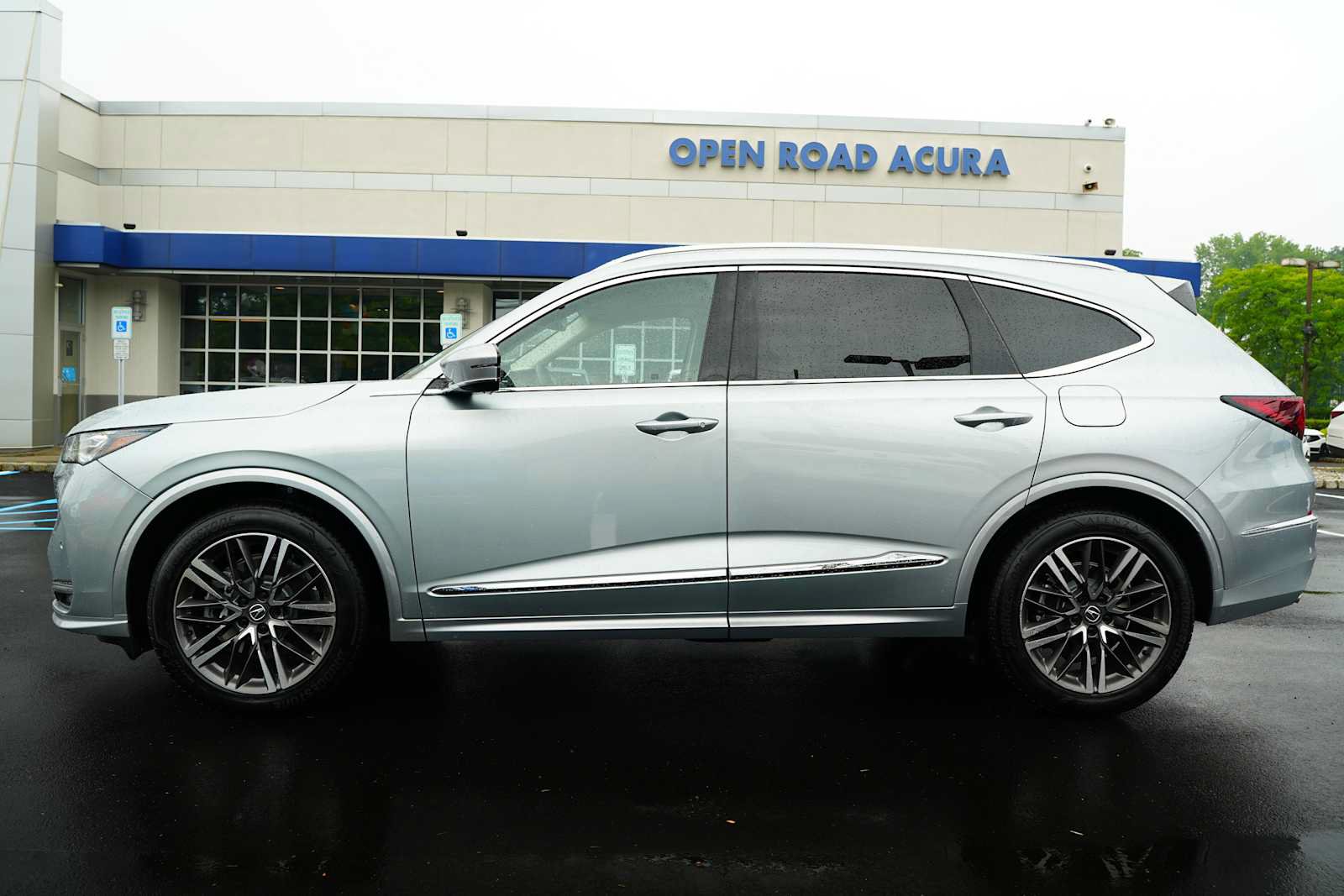 Certified 2026 Acura MDX w/ Advance Package AWD/4WD image 4