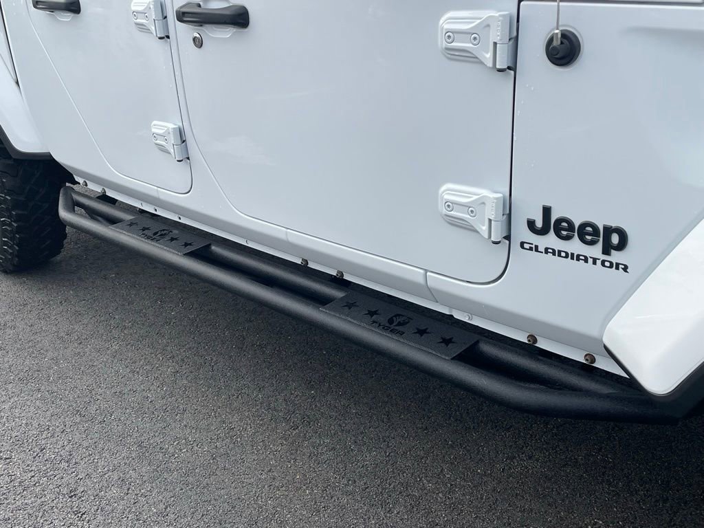 Used 2022 Jeep Gladiator Willys image 10