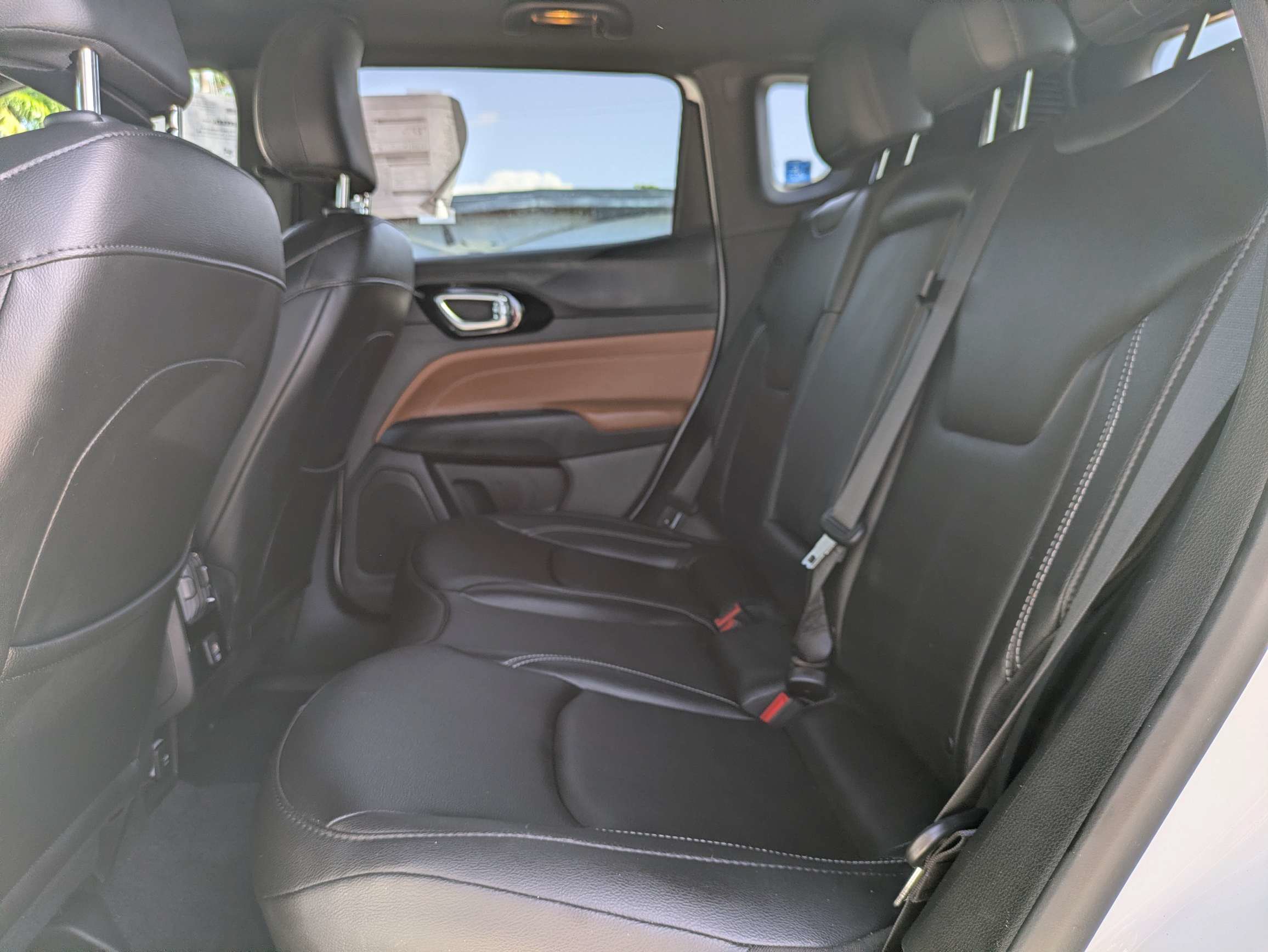 Used 2025 Jeep Compass Limited AWD/4WD image 18