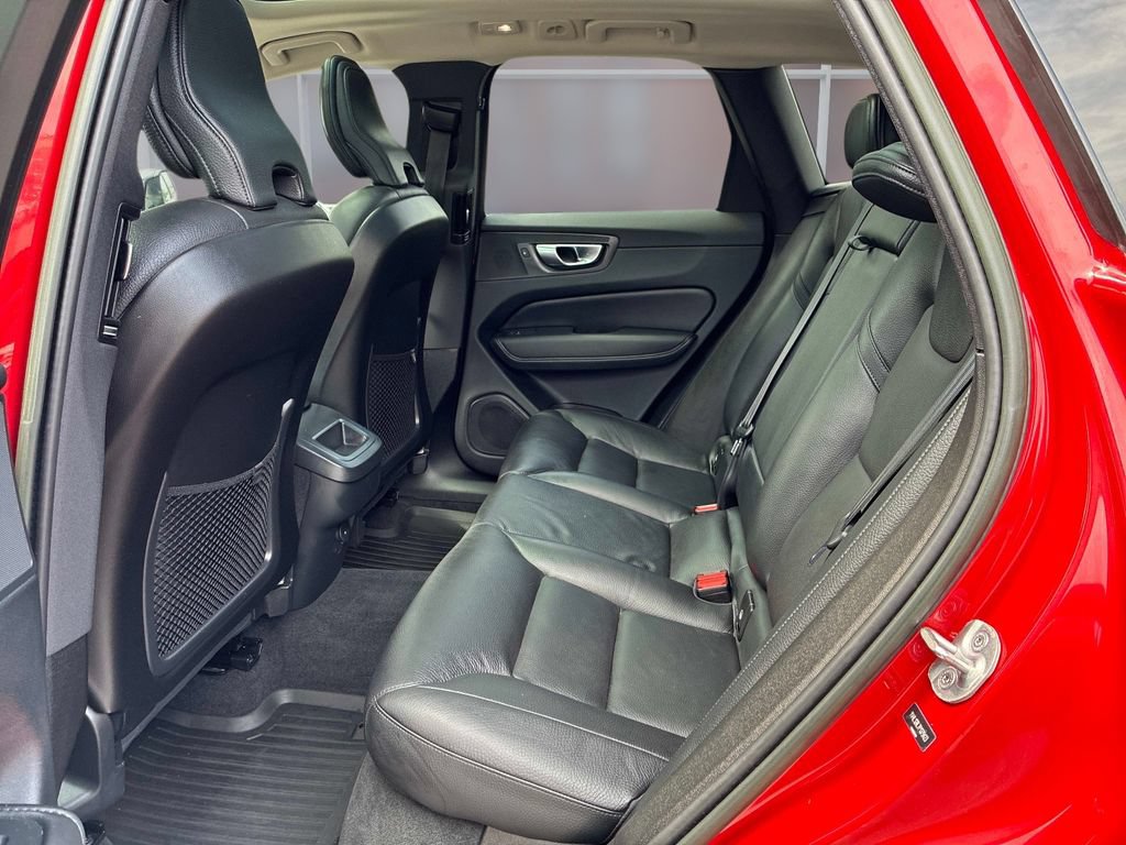 Used 2023 Volvo XC60 B5 Plus AWD/4WD image 23