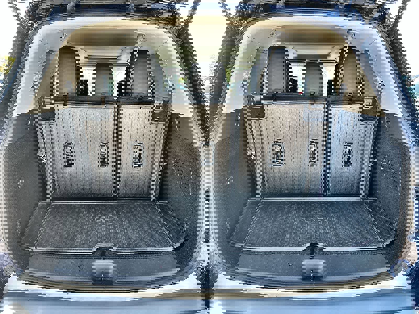 Used 2023 Nissan Pathfinder Platinum image 9