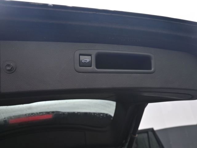 Used 2020 Toyota Highlander LE image 7