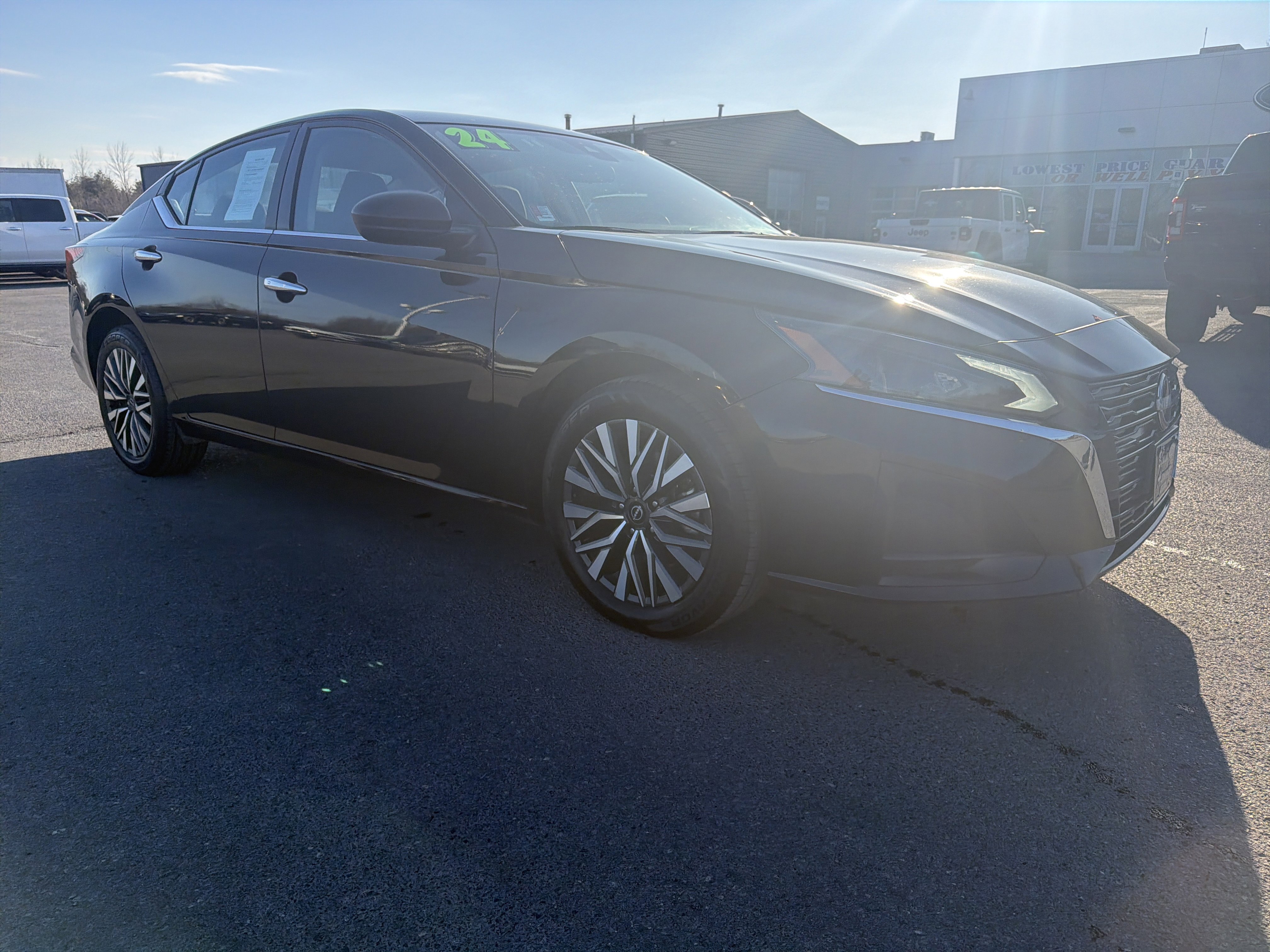 Used 2024 Nissan Altima 2.5 SV AWD/4WD image 1