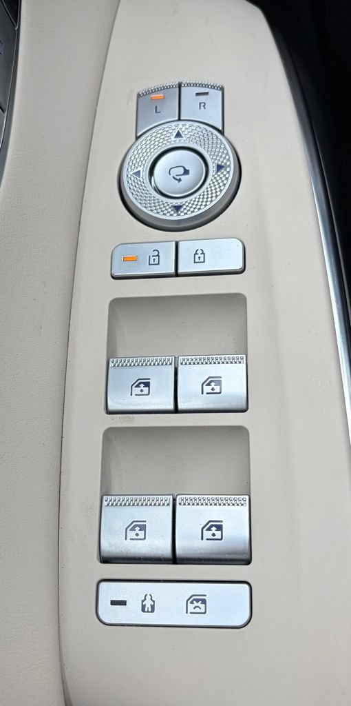 Certified 2026 Genesis GV70 2.5T Advanced AWD/4WD image 17
