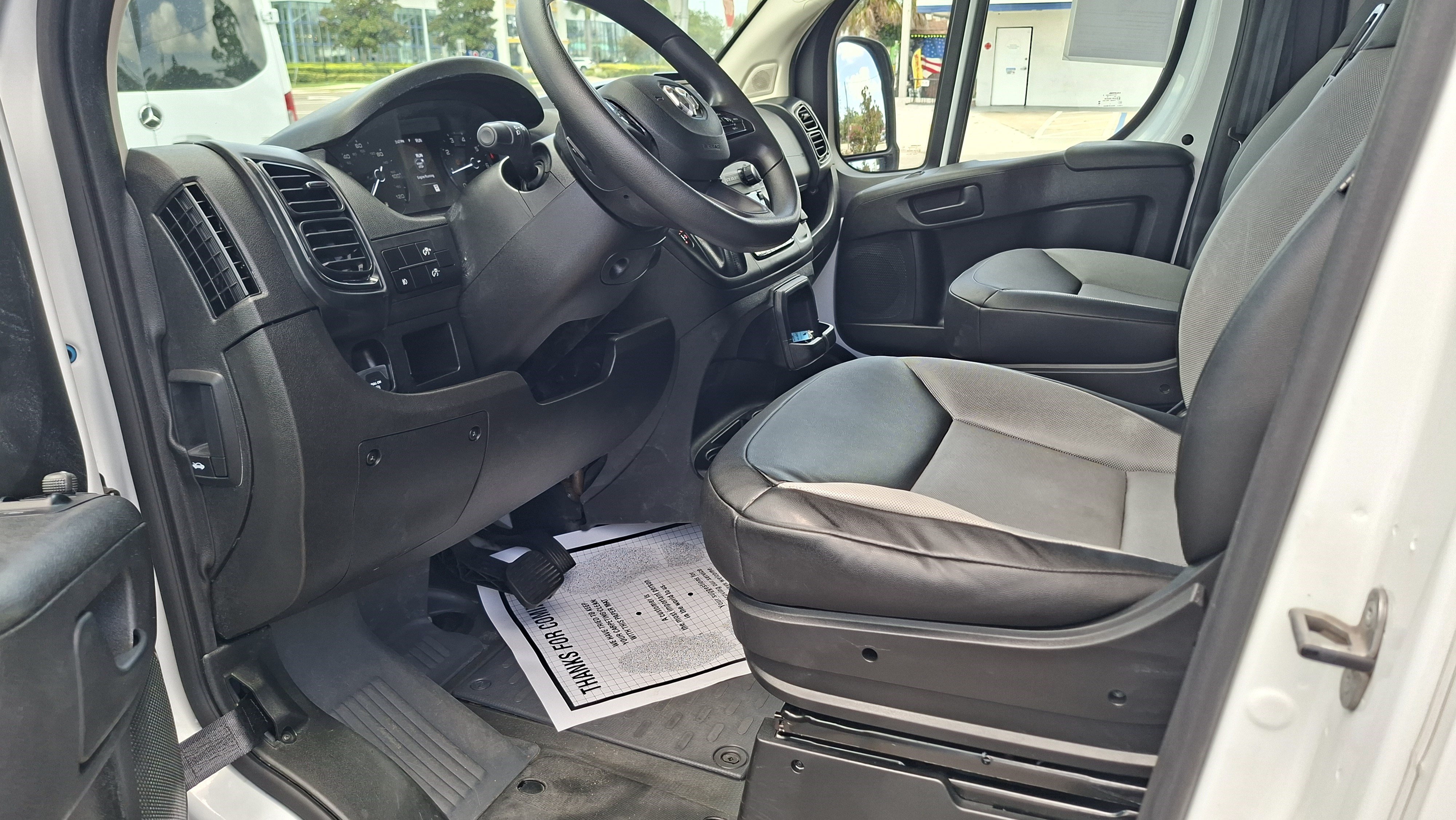 Used 2025 RAM ProMaster 2500 w/ Convenience Group FWD image 9