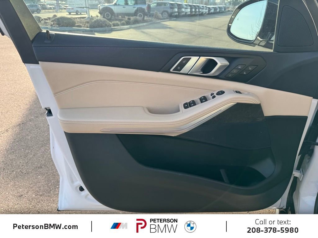 Used 2022 BMW X5 xDrive40i w/ Luxury Seating Package image 15