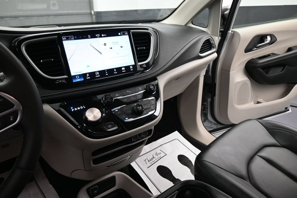 Used 2024 Chrysler Pacifica Limited FWD image 38