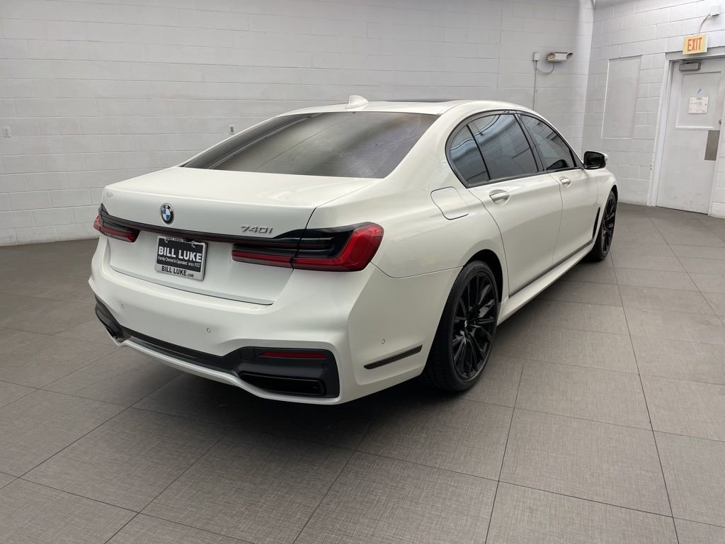 Used 2021 BMW 740i w/ M Sport Package RWD image 5