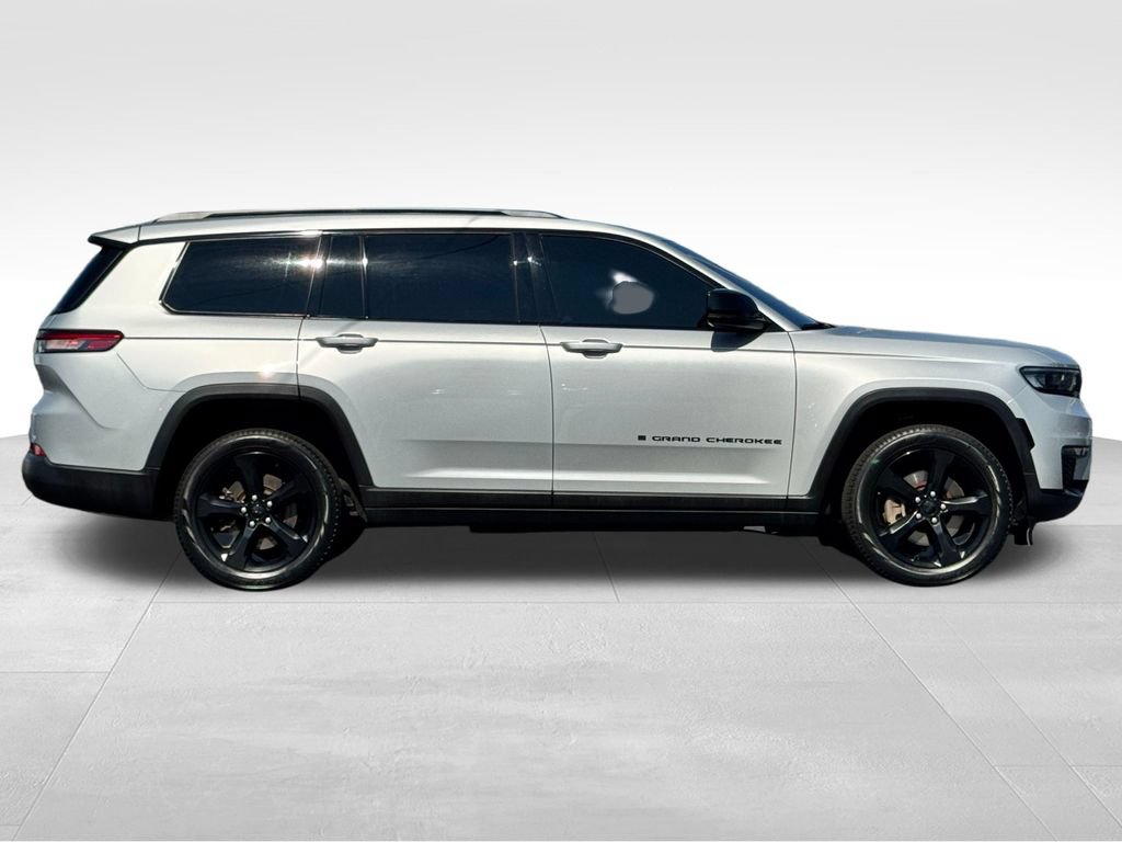 Used 2024 Jeep Grand Cherokee L Limited w/ Black Appearance Package AWD/4WD image 8