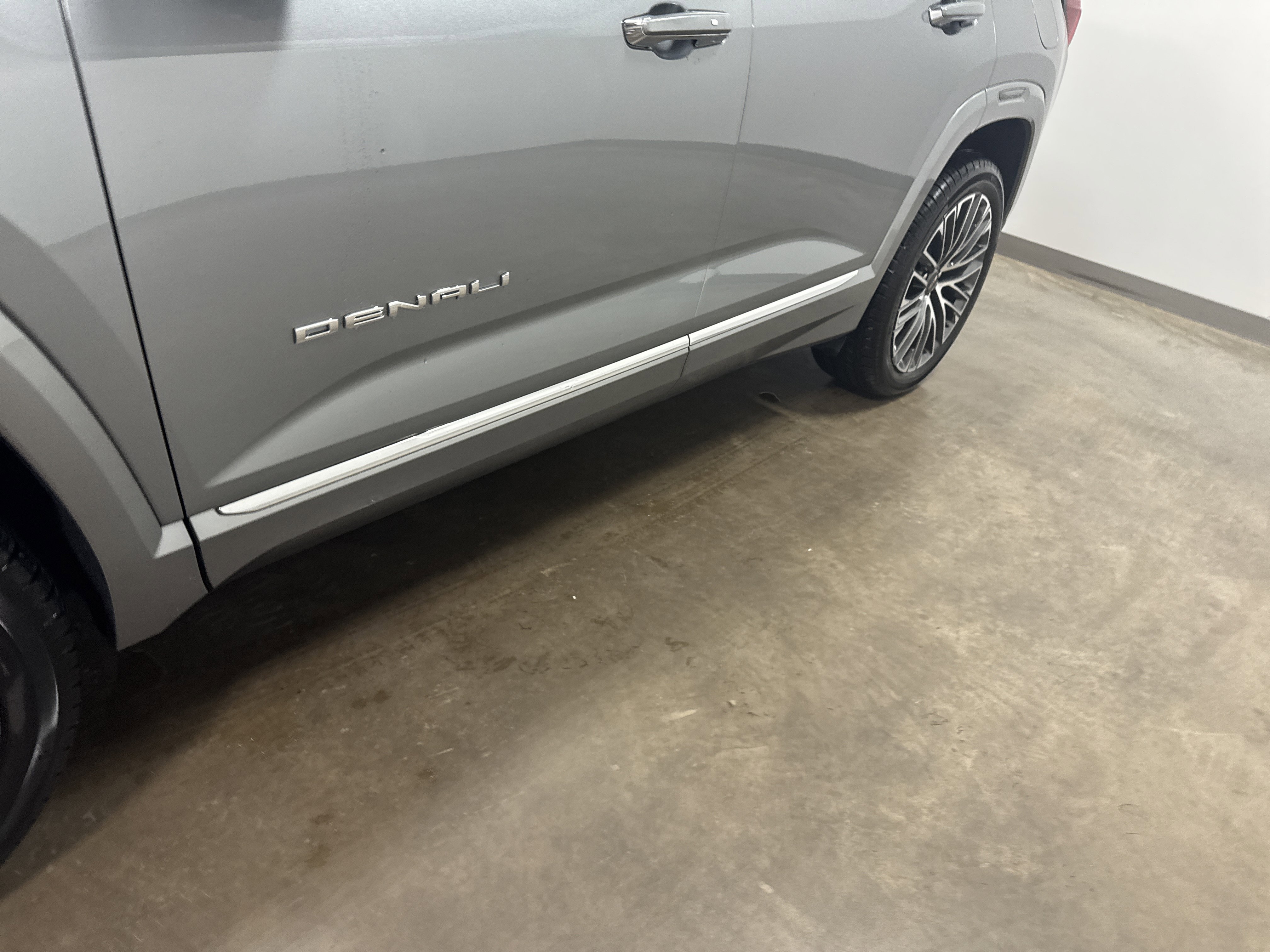 Used 2026 GMC Terrain Denali w/ LPO, Black Badging Package AWD/4WD image 10