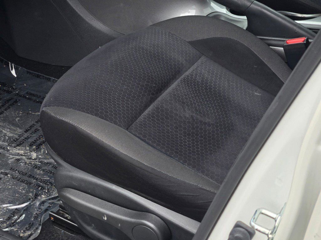 Used 2015 Nissan Juke SV w/ Technology Package image 19